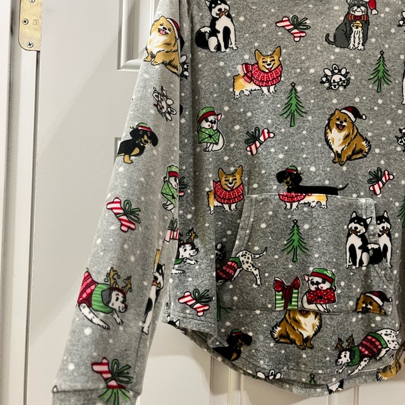 Holiday hooded fleece shirt! Lightweight, very soft and comfortable to wear! - Picture 4 of 5